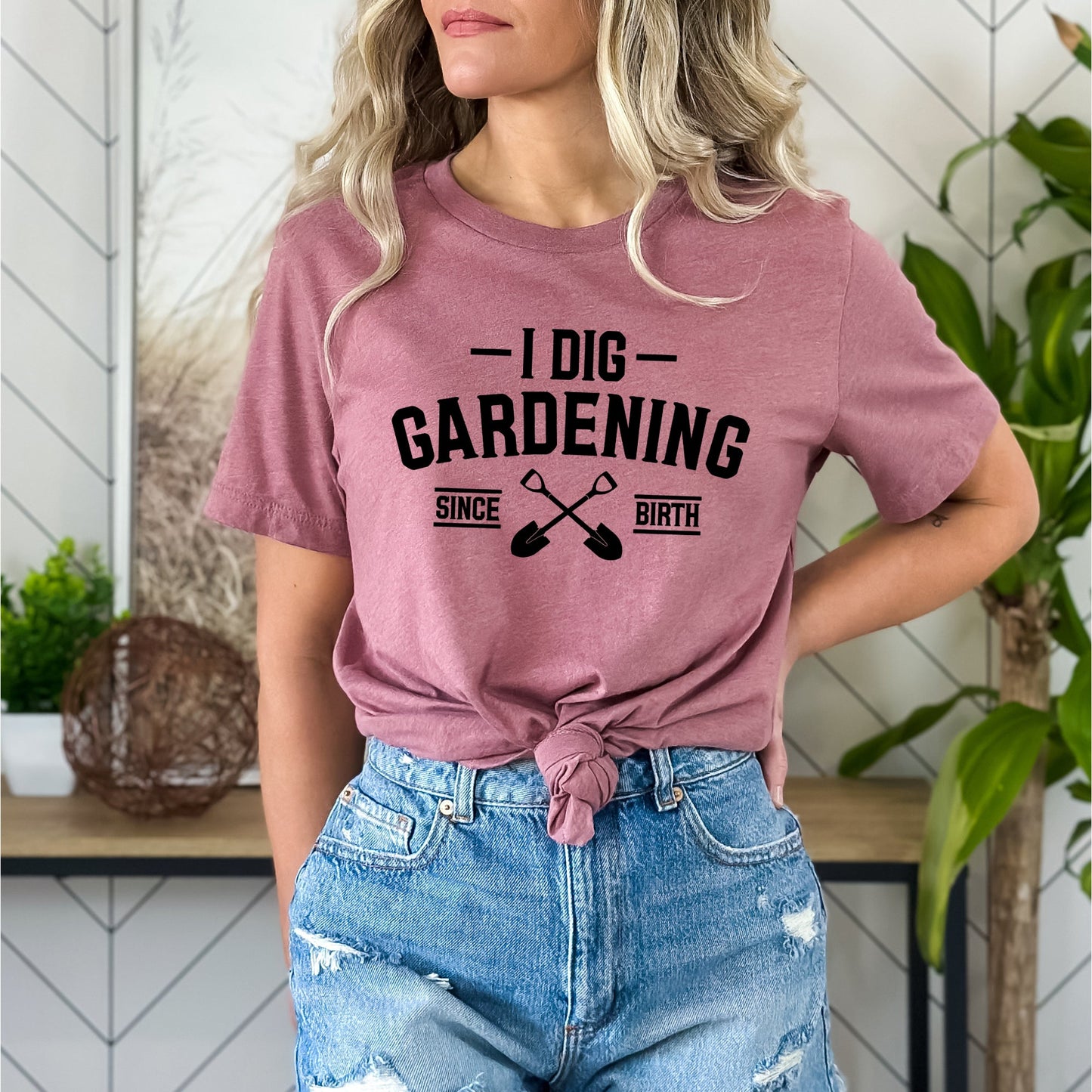 I Dig Gardening | Short Sleeve Graphic Tee