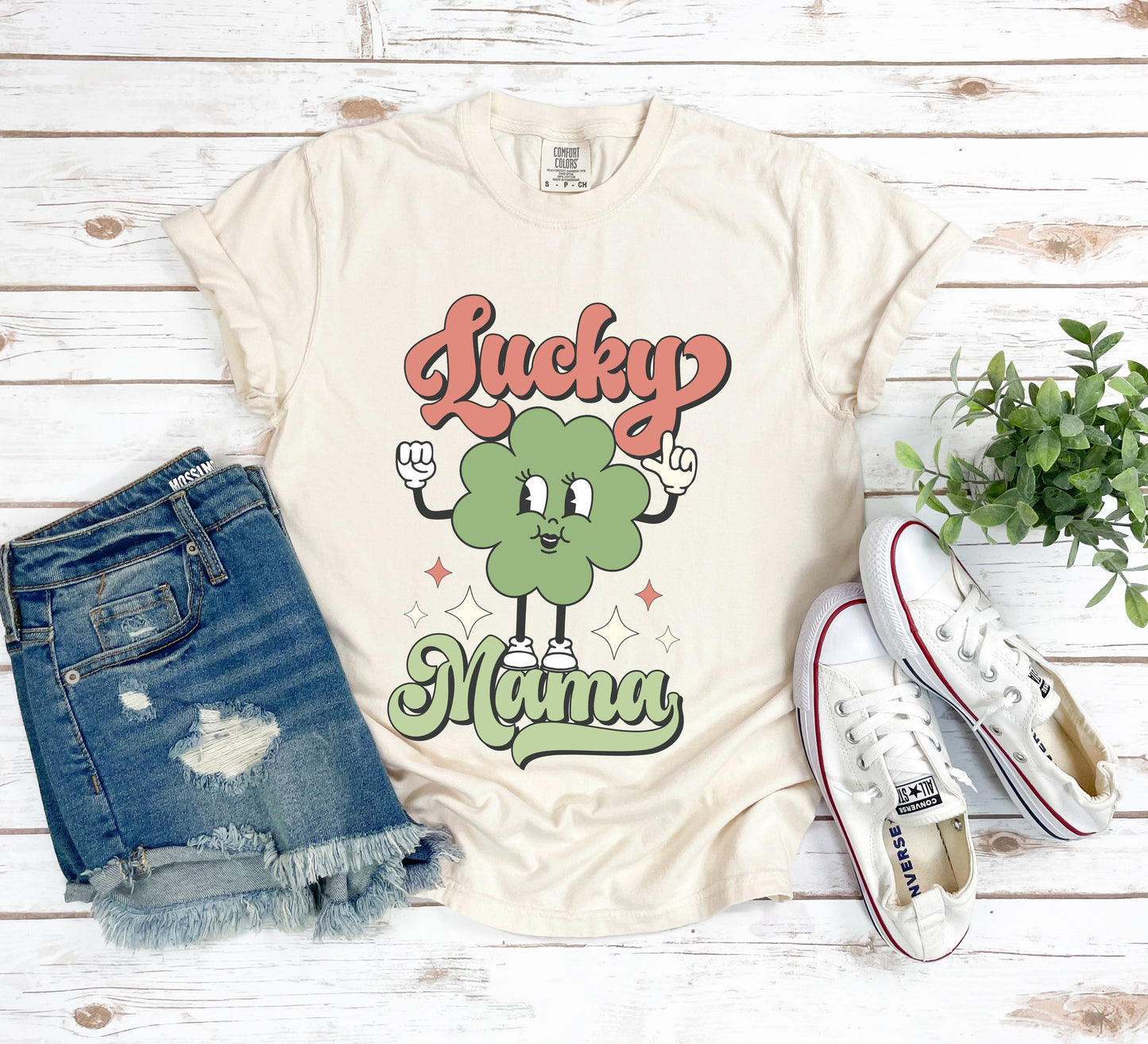 Lucky Mama Clover Script | Garment Dyed Tee