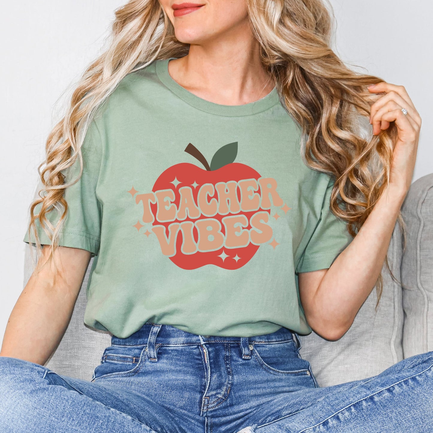 Teacher Vibes Apple | Short Sleeve Graphic Tee