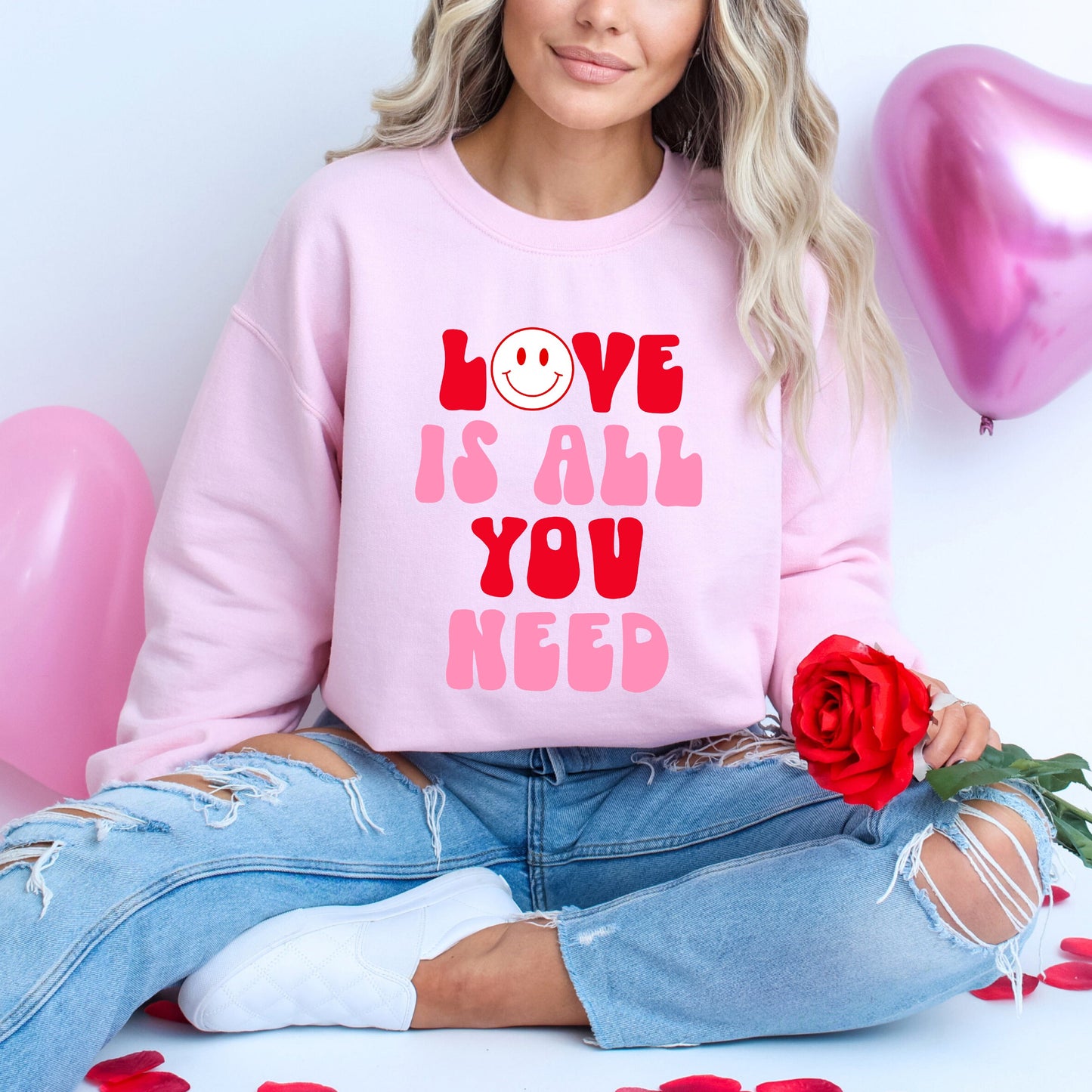 Love Is All You Need Smiley | Sweatshirt