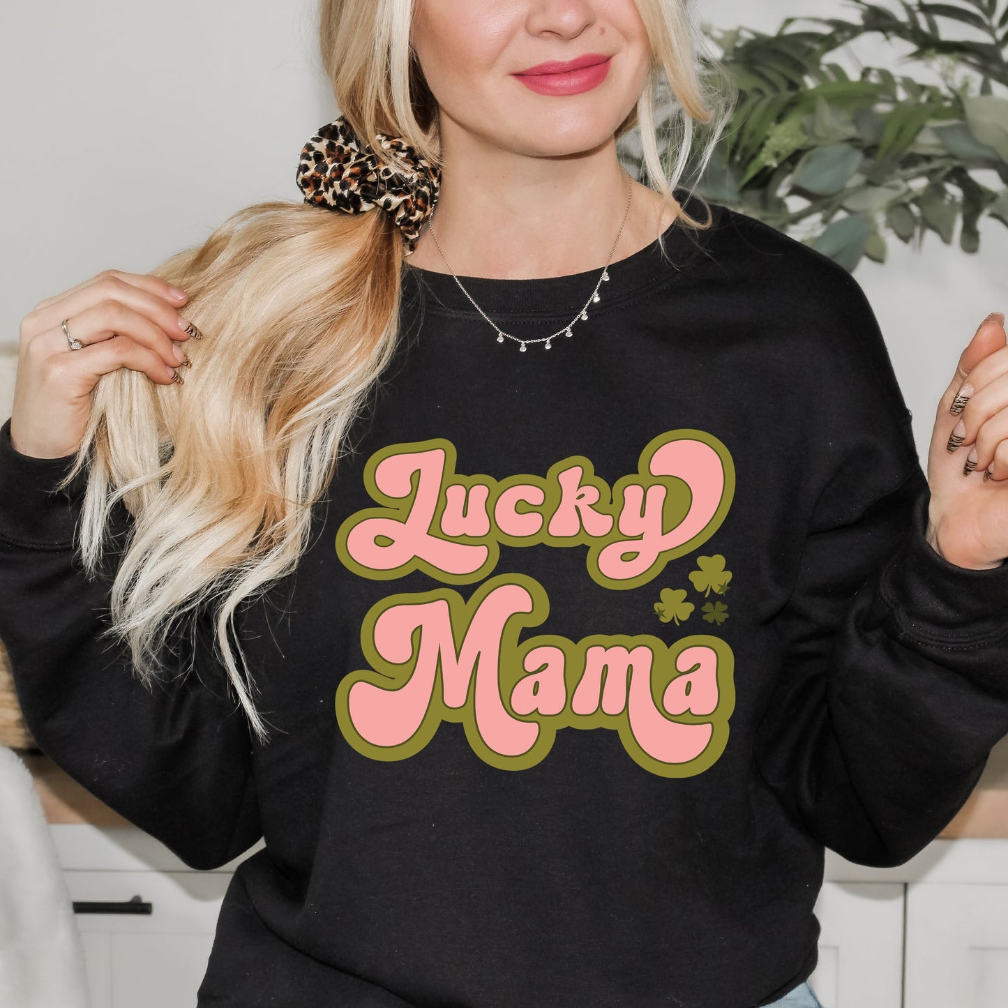 Lucky Mama Retro Clovers | Sweatshirt