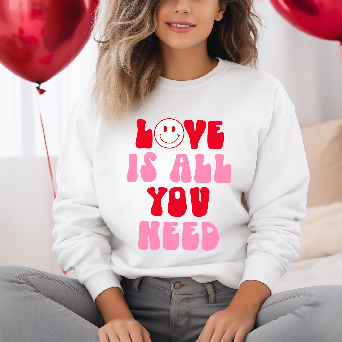 Love Is All You Need Smiley | Sweatshirt