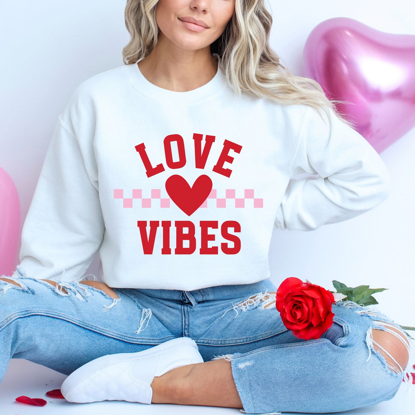 Love Vibes Heart Checkered | Sweatshirt