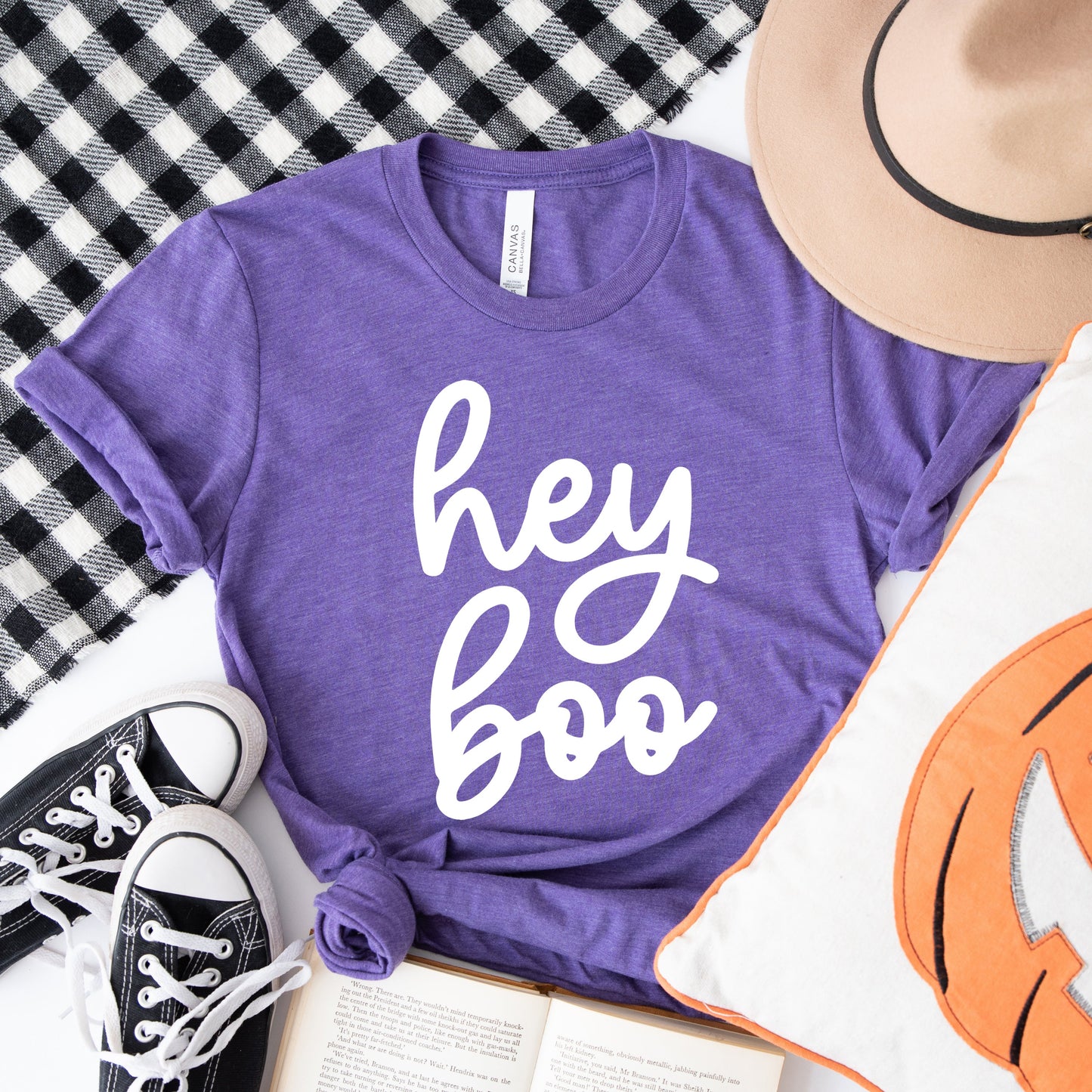 Hey Boo Cursive | Short Sleeve Crew Neck