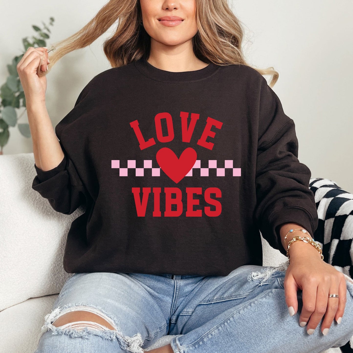 Love Vibes Heart Checkered | Sweatshirt