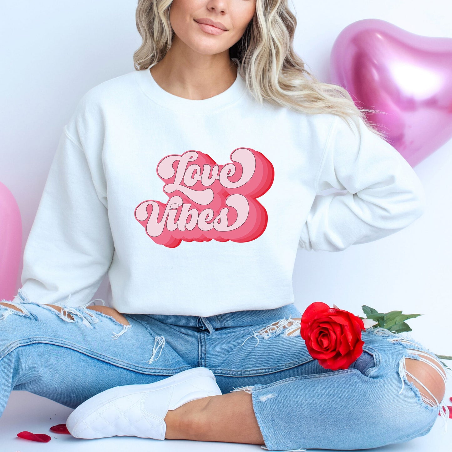 Retro Love Vibes | Sweatshirt