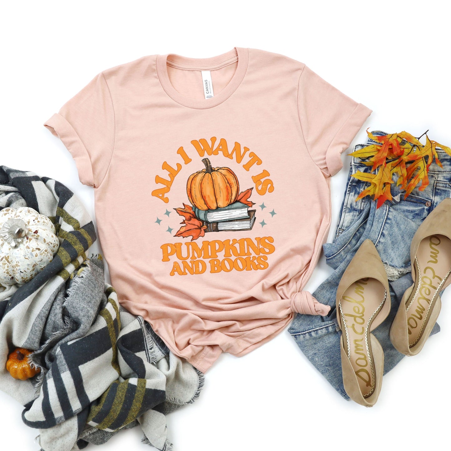 All I Want Is Pumpkins And Books - Women's Short Sleeve Graphic T-Shirt