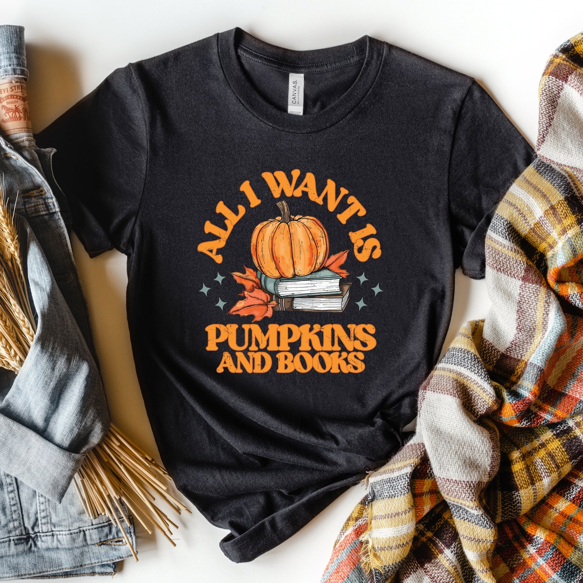 All I Want Is Pumpkins And Books - Women's Short Sleeve Graphic T-Shirt