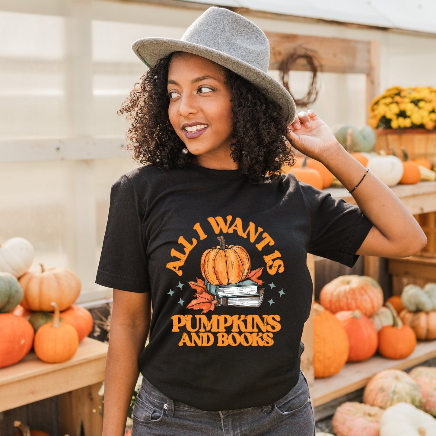 All I Want Is Pumpkins And Books - Women's Short Sleeve Graphic T-Shirt