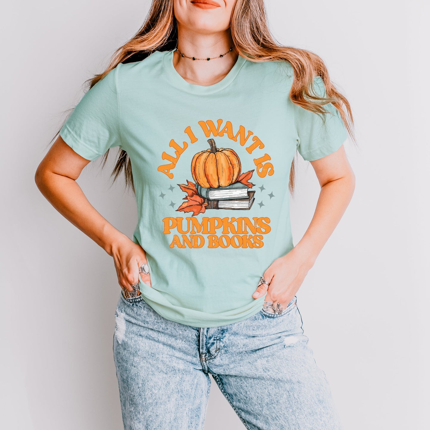 All I Want Is Pumpkins And Books - Women's Short Sleeve Graphic T-Shirt
