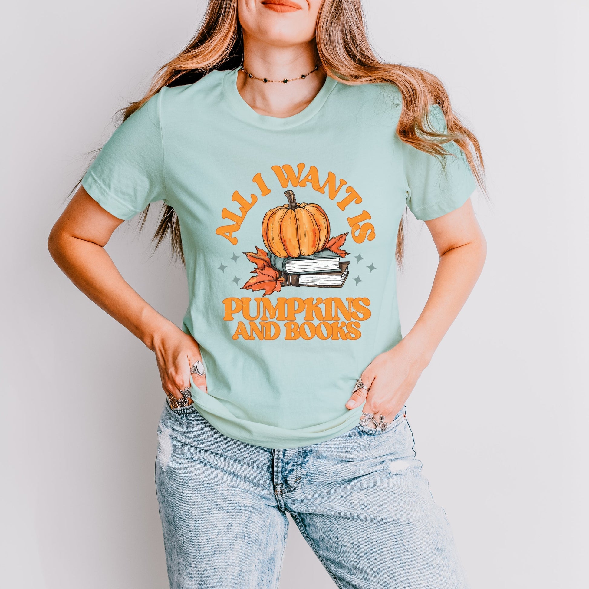 All I Want Is Pumpkins And Books - Women's Short Sleeve Graphic T-Shirt