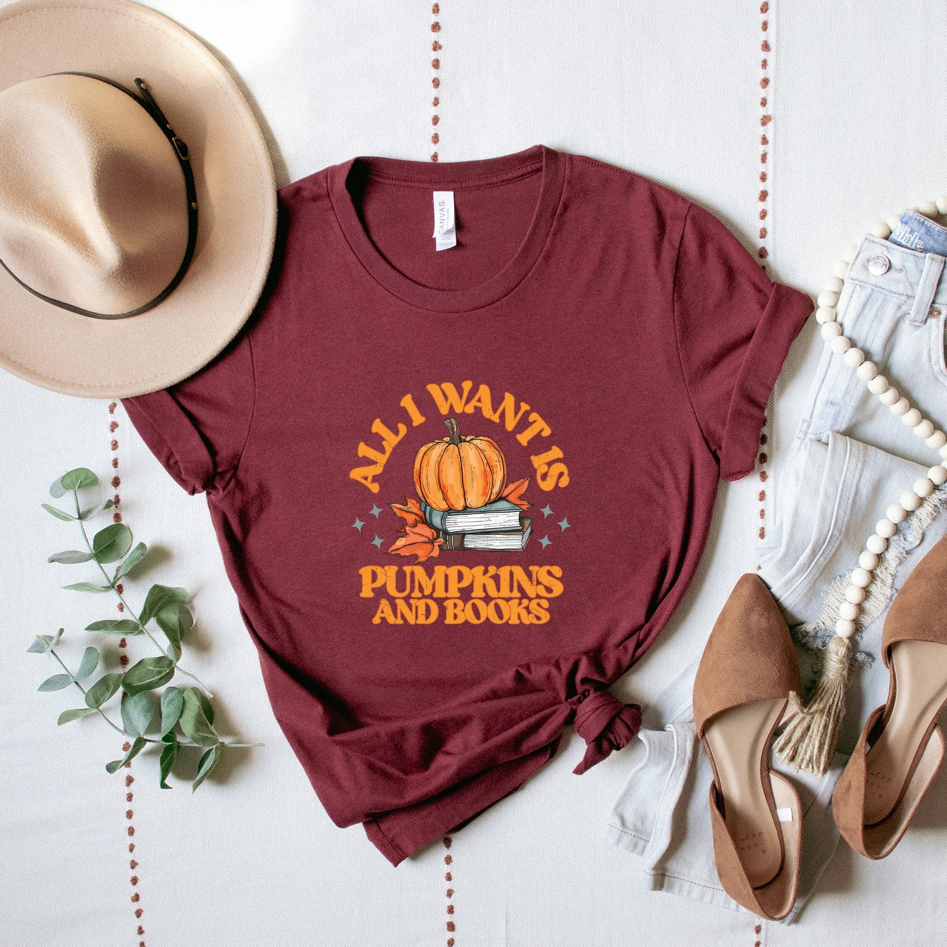 All I Want Is Pumpkins And Books - Women's Short Sleeve Graphic T-Shirt