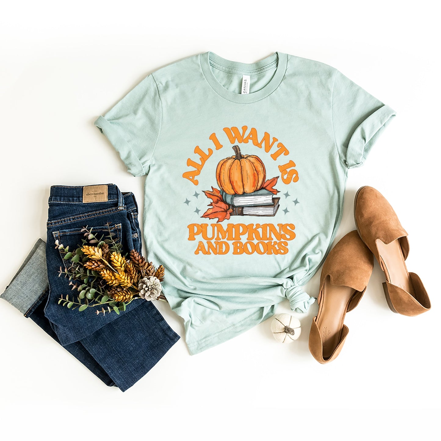 All I Want Is Pumpkins And Books - Women's Short Sleeve Graphic T-Shirt