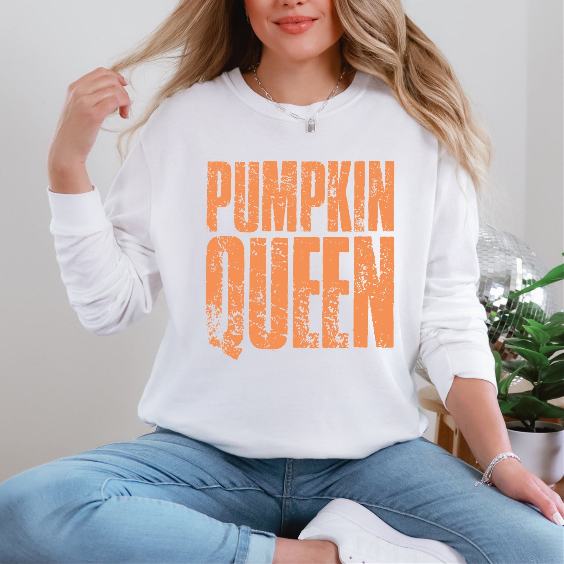 Pumpkin Queen Distressed - Women's Garment Dyed Long Sleeve Graphic T-Shirt