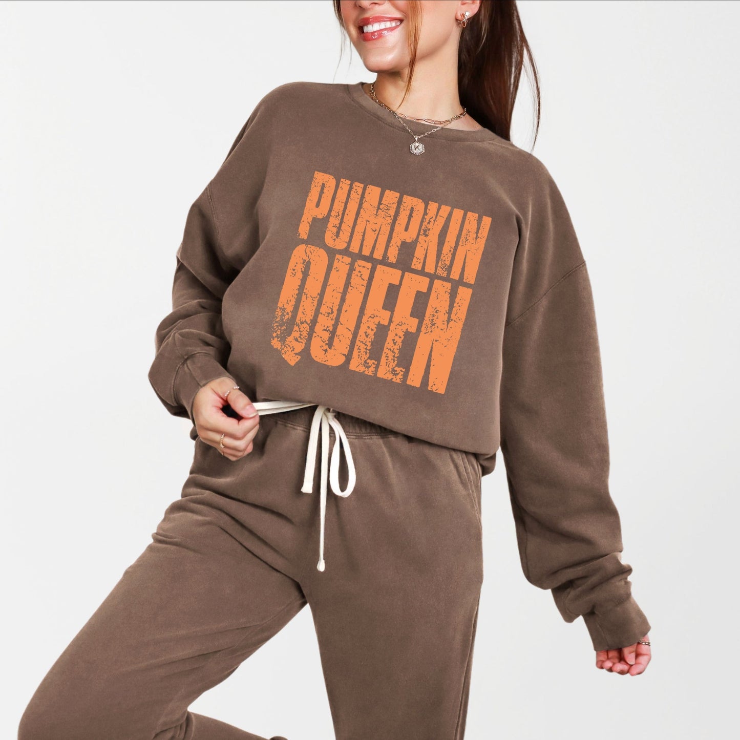 Pumpkin Queen Distressed - Women's Lightweight Garment Dyed Sweatshirt