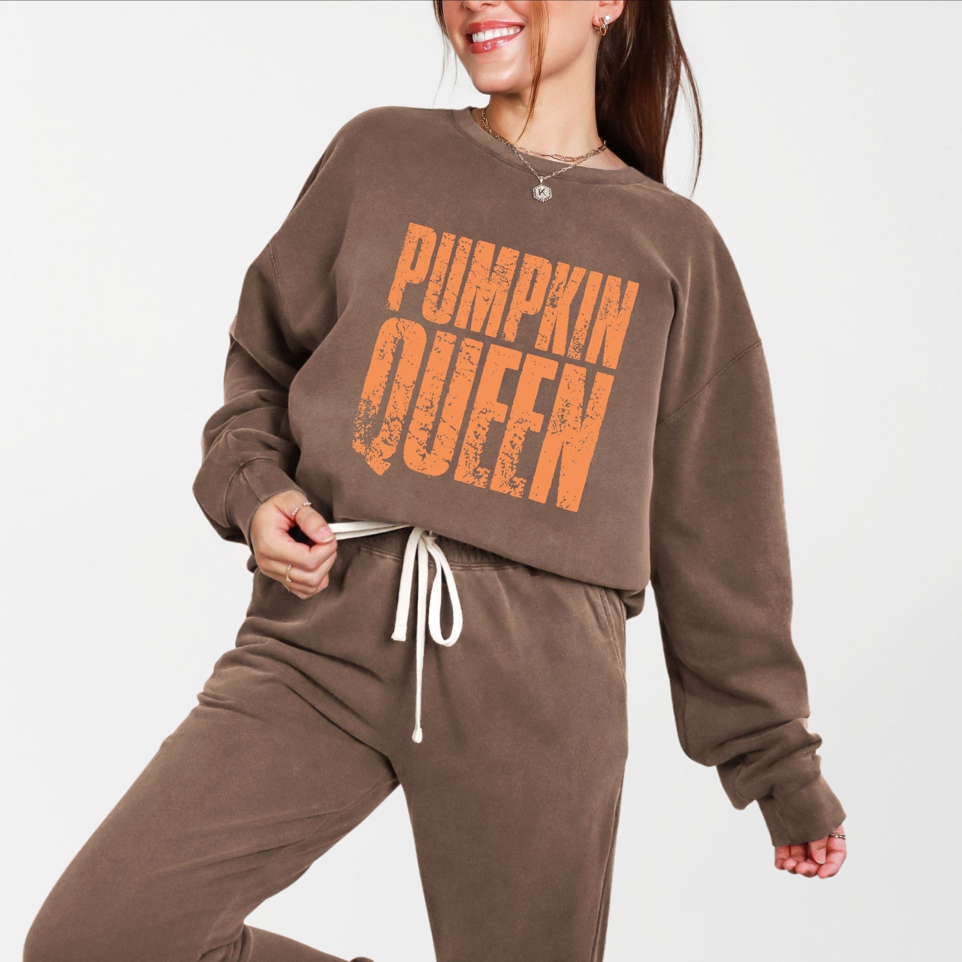 Pumpkin Queen Distressed - Women's Lightweight Garment Dyed Sweatshirt