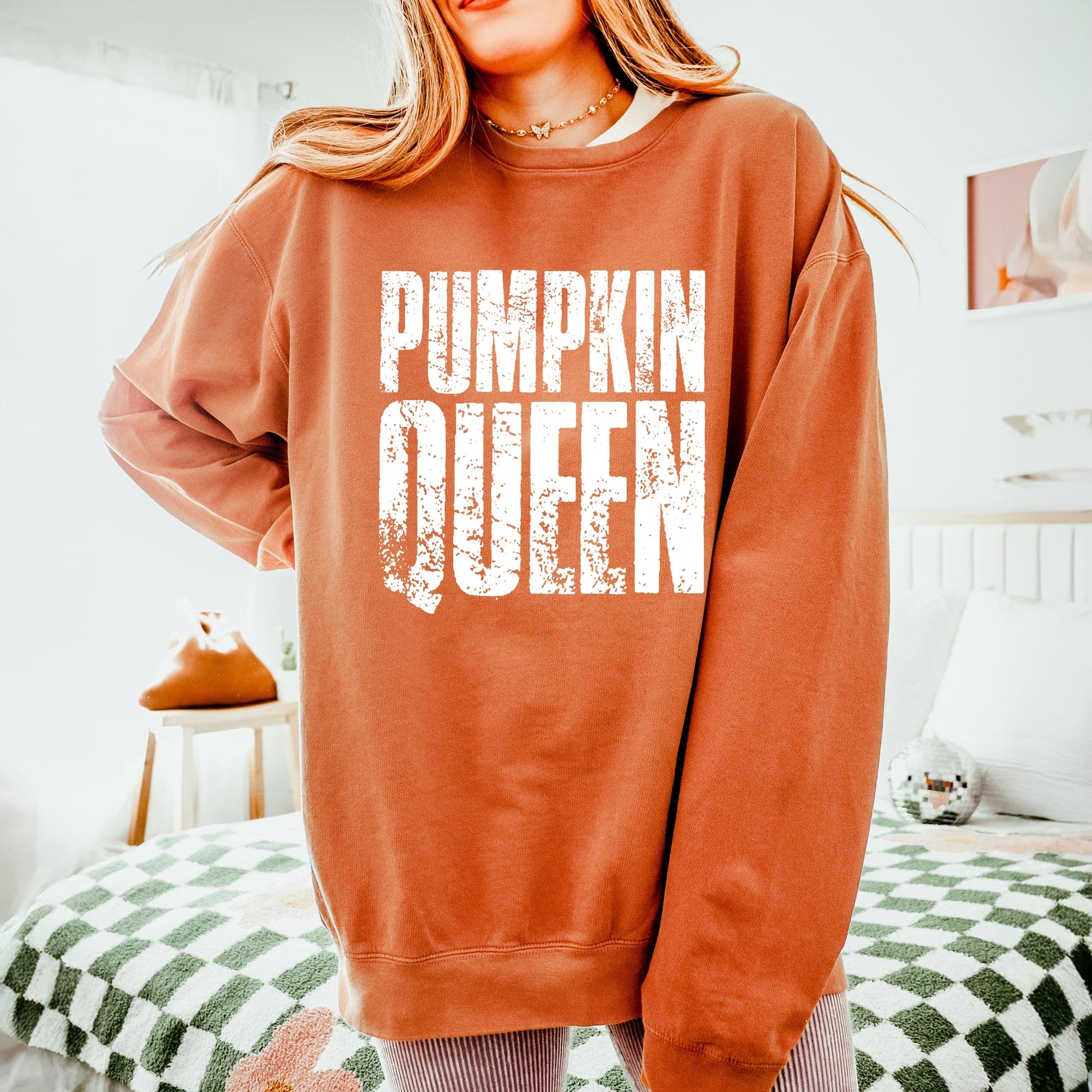Pumpkin Queen Distressed - Women's Lightweight Garment Dyed Sweatshirt