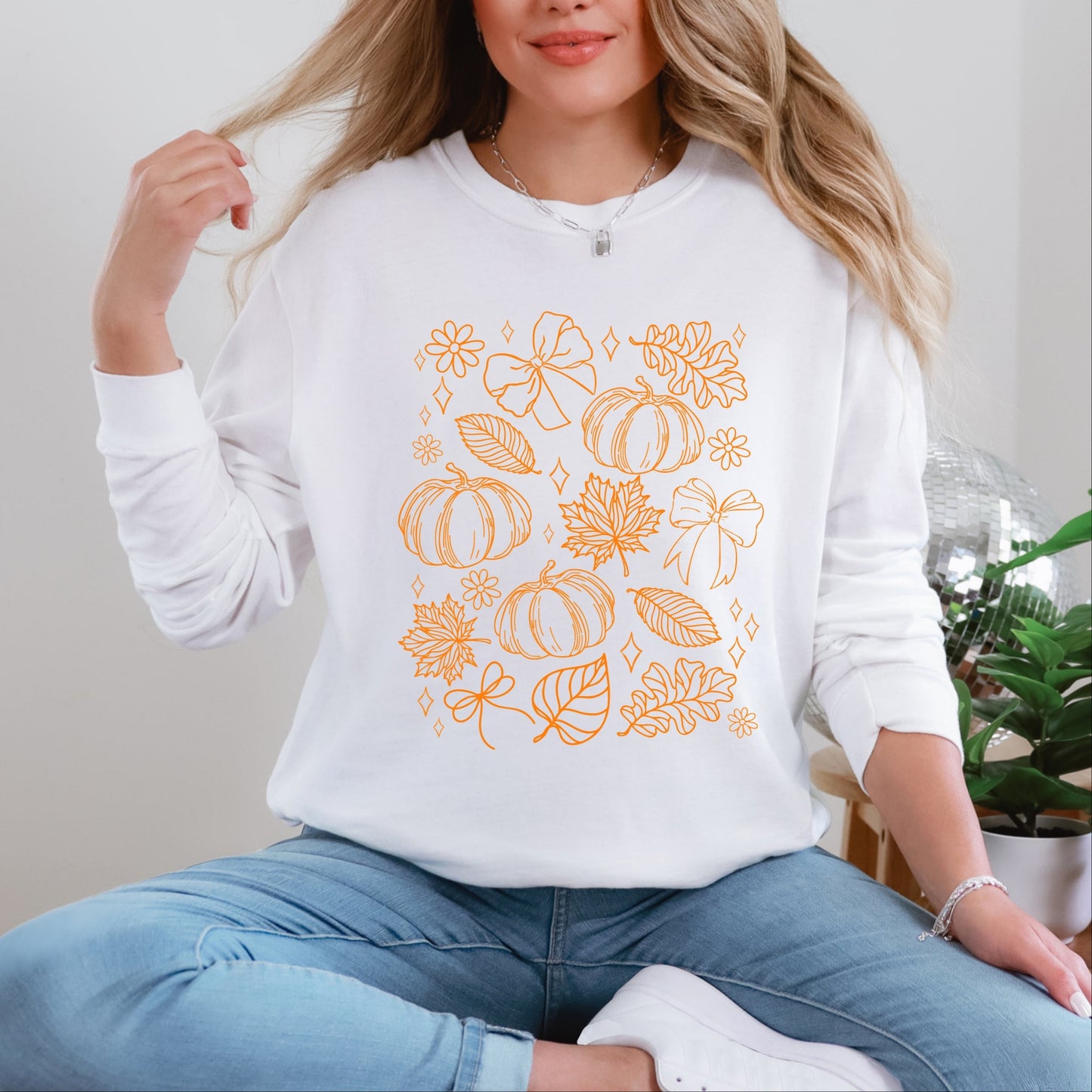 Fall Decorations Outline - Women's Garment Dyed Long Sleeve Graphic T-Shirt