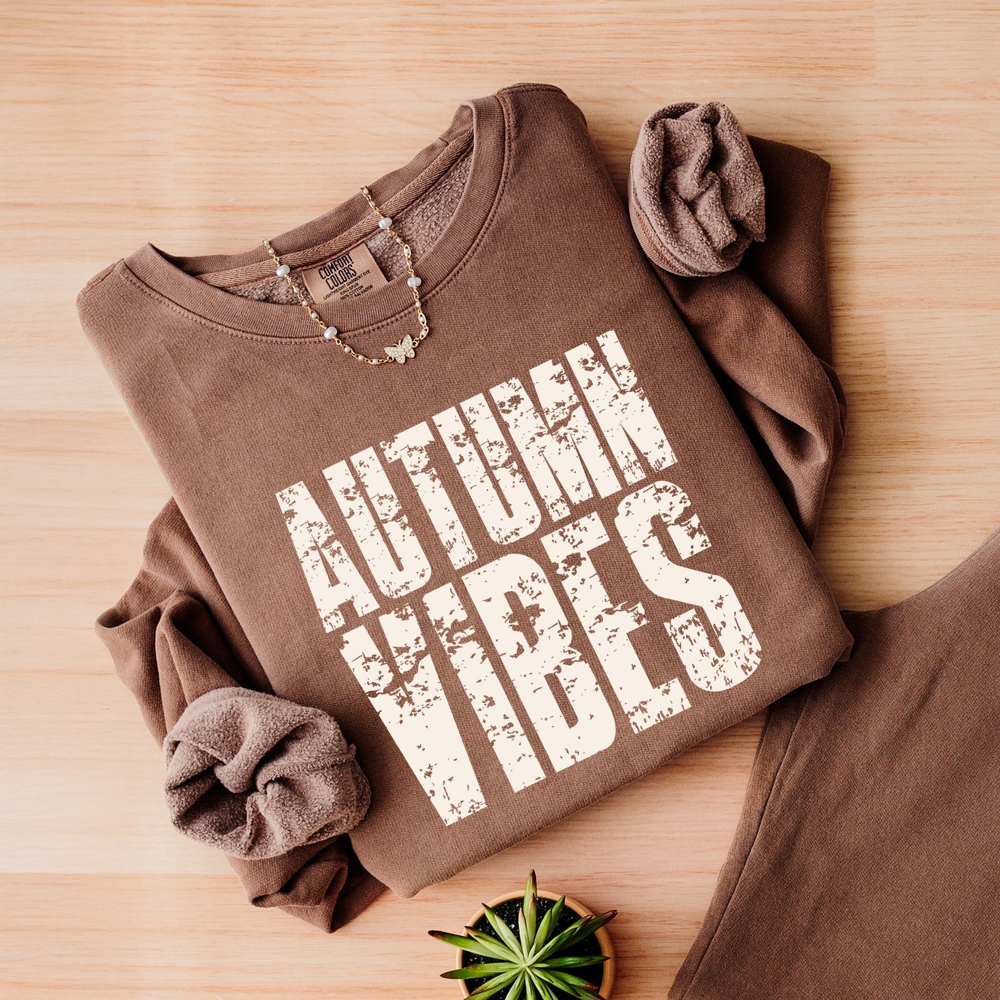 Autumn Vibes Block Distressed - Women's Lightweight Garment Dyed Sweatshirt