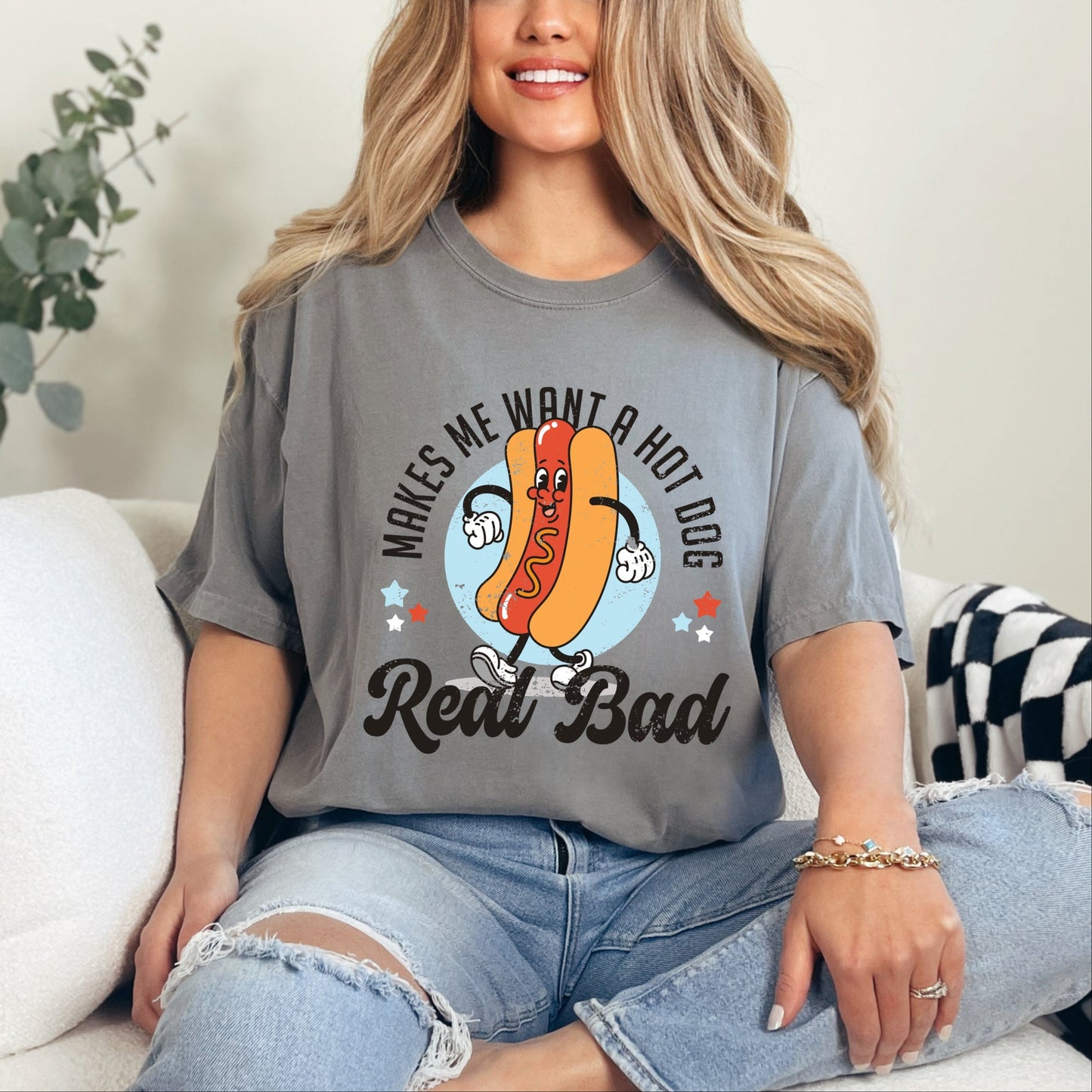 Makes Me Wants A Hot Dog Real Bad Cartoon - Women's Garment Dyed Graphic T-Shirt