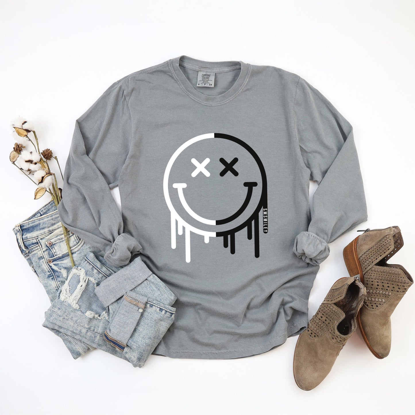 S.W.Smiley Black And White Drip - Women's Garment Dyed Long Sleeve Graphic T-Shirt