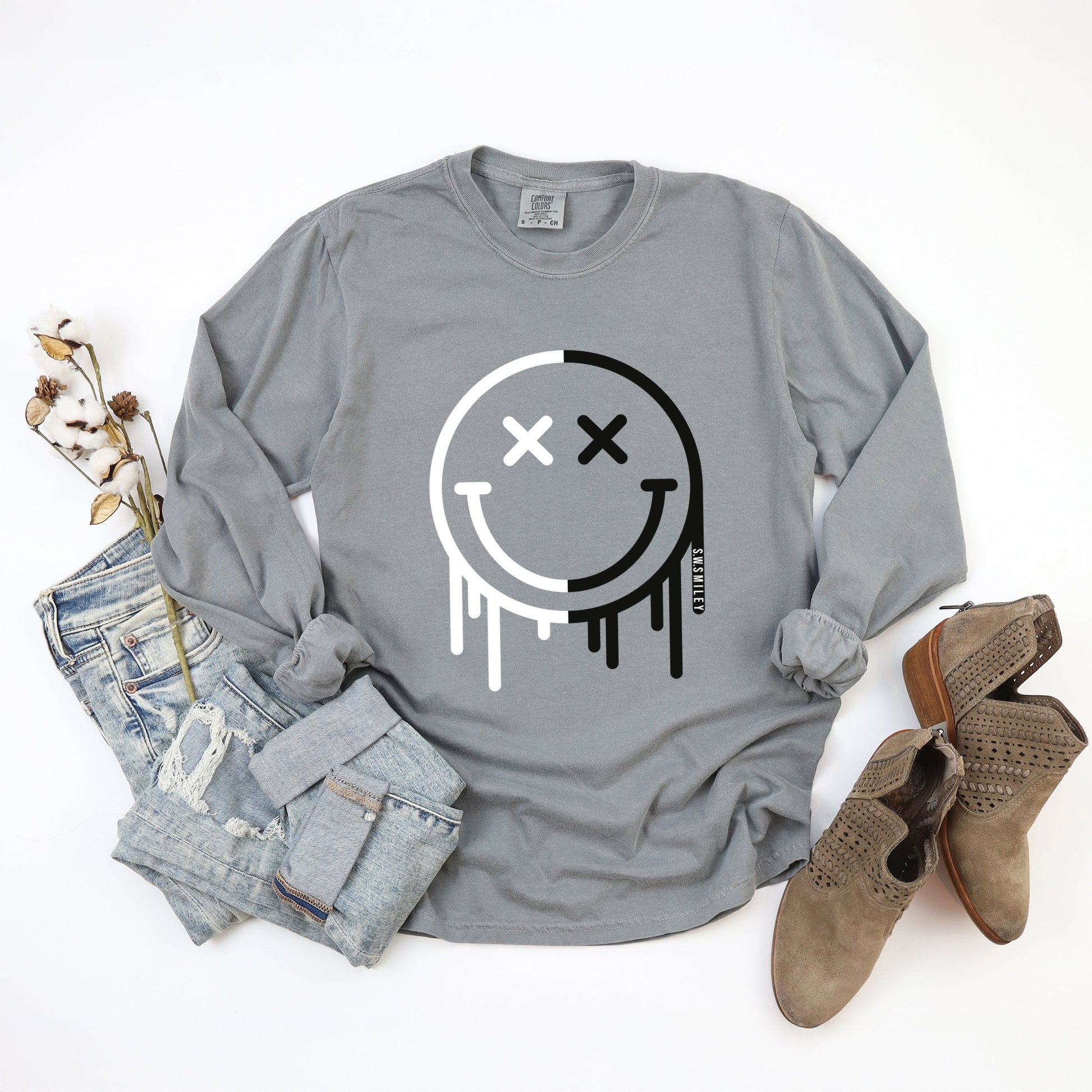 S.W.Smiley Black And White Drip - Women's Garment Dyed Long Sleeve Graphic T-Shirt