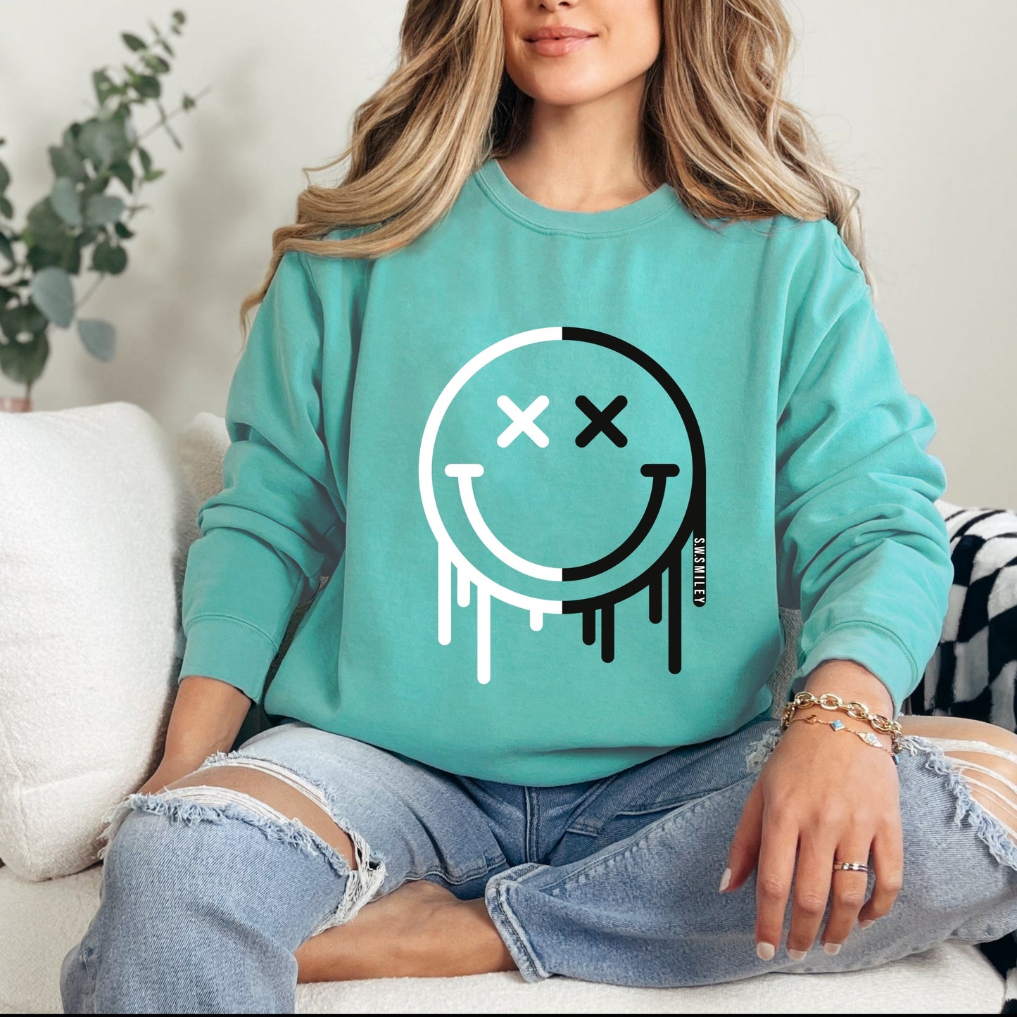 S.W.Smiley Black And White Drip - Women's Garment Dyed Graphic Sweatshirt