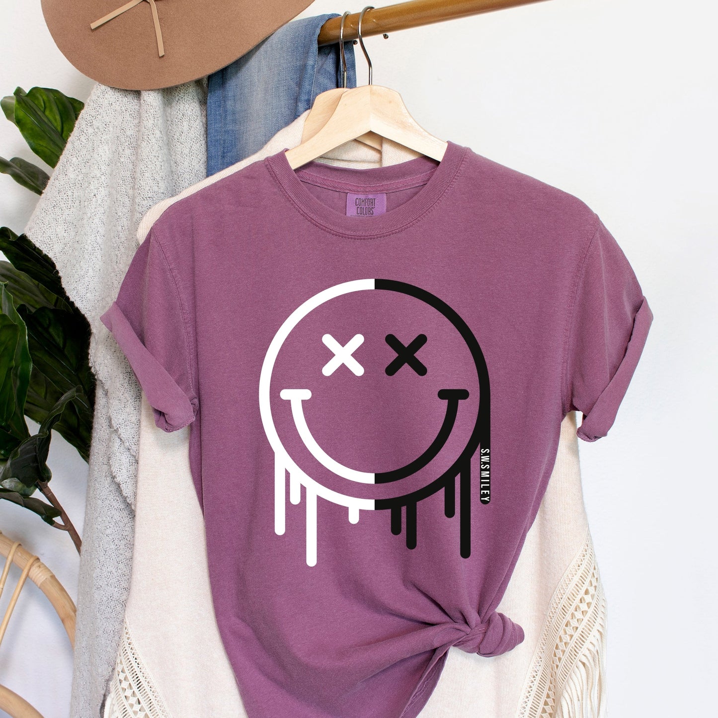 S.W.Smiley Black And White Drip - Women's Garment Dyed Graphic T-Shirt