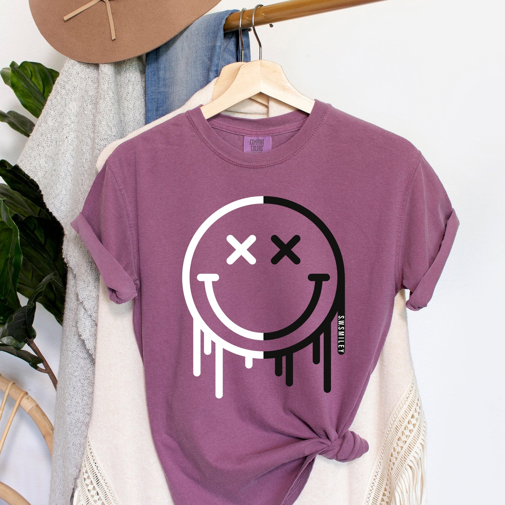 S.W.Smiley Black And White Drip - Women's Garment Dyed Graphic T-Shirt