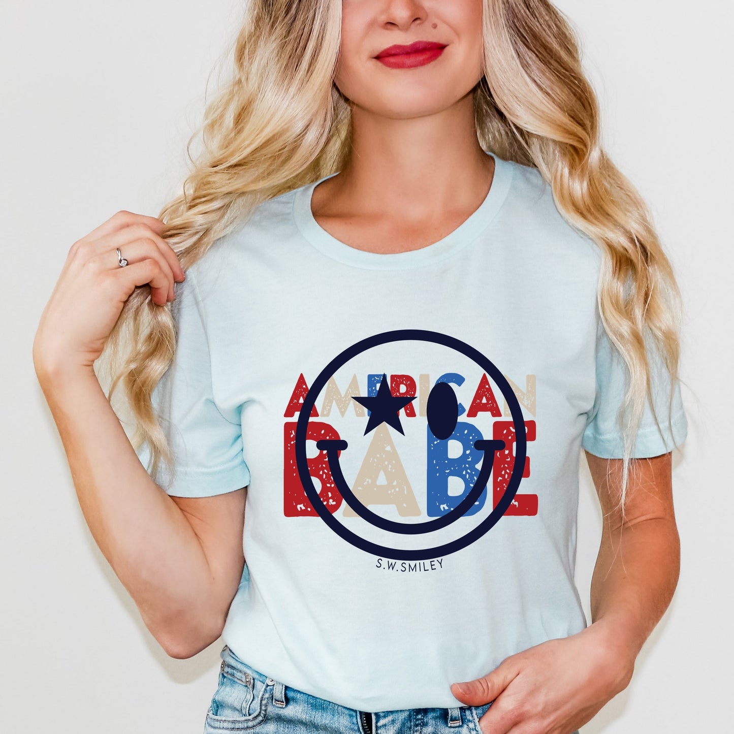 S.W.Smiley American Babe - Women's Short Sleeve Graphic T-Shirt