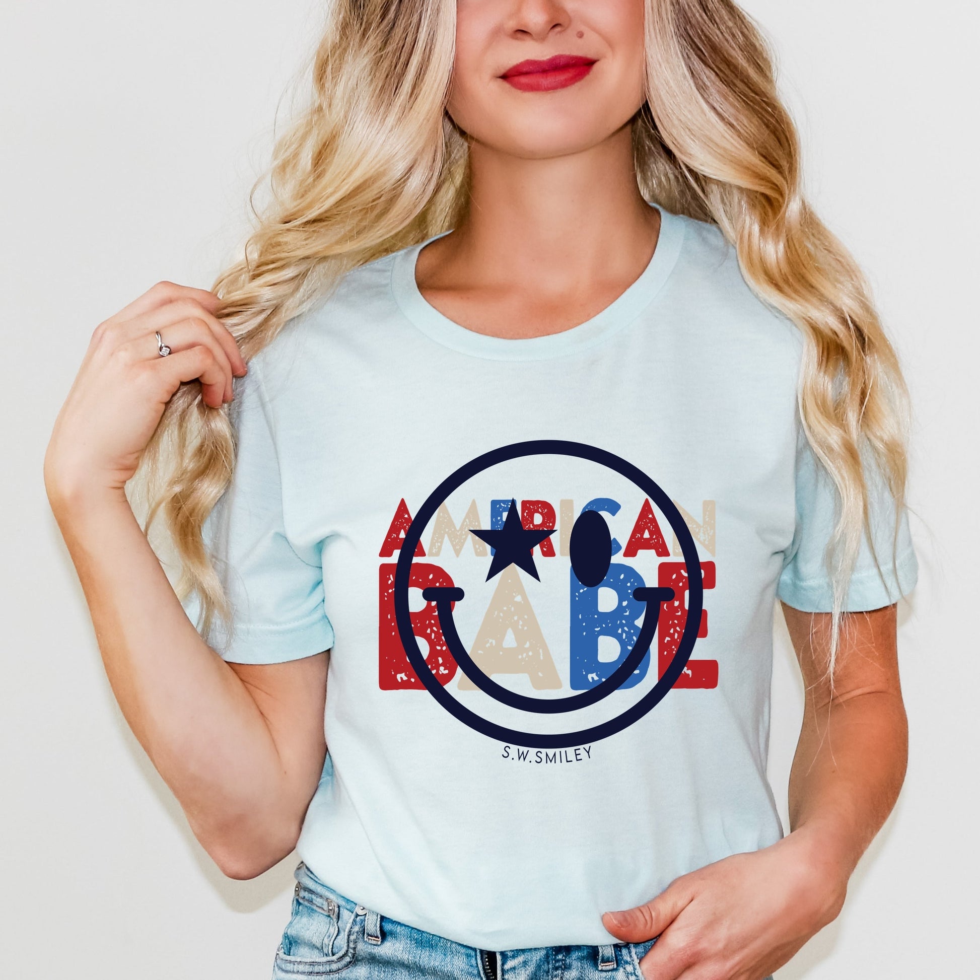S.W.Smiley American Babe - Women's Short Sleeve Graphic T-Shirt