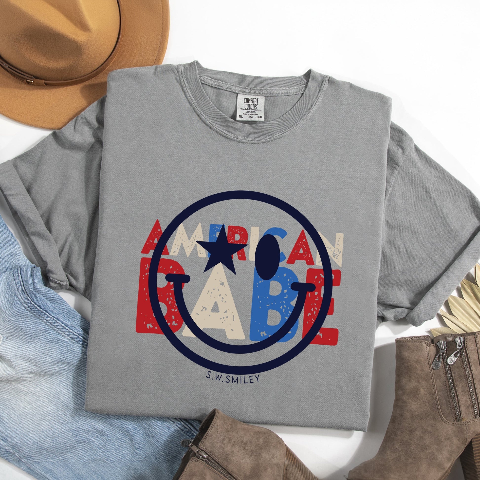 S.W.Smiley American Babe - Women's Garment Dyed Graphic T-Shirt