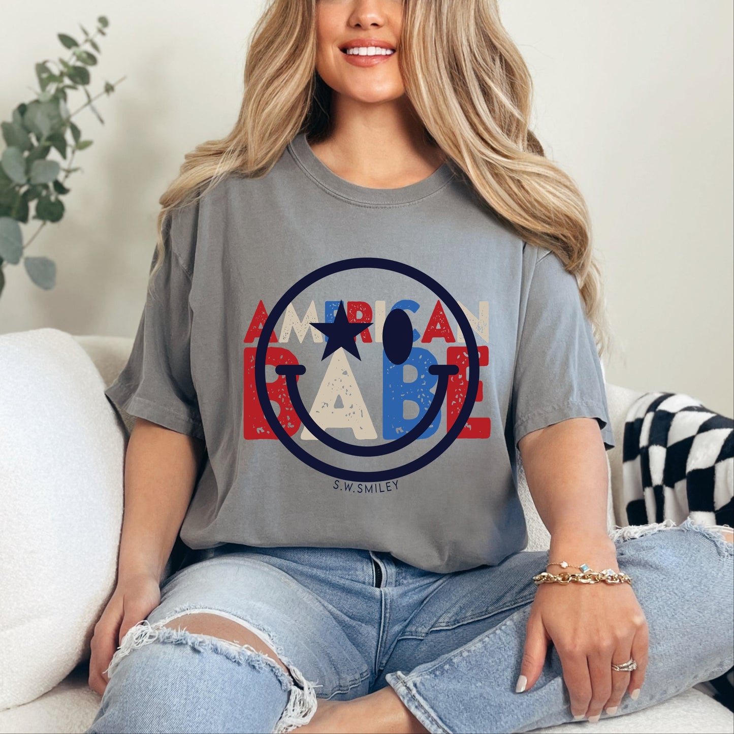 S.W.Smiley American Babe - Women's Garment Dyed Graphic T-Shirt