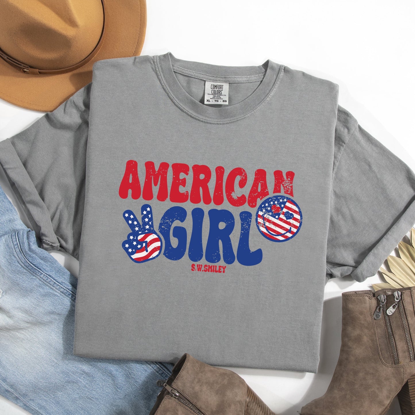 S.W.Smiley American Girl Patriotic - Women's Garment Dyed Graphic T-Shirt