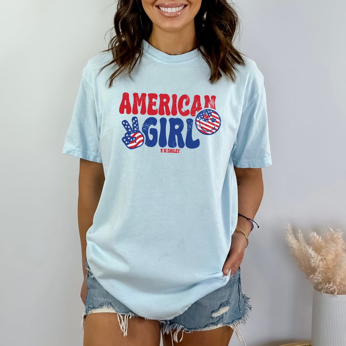 S.W.Smiley American Girl Patriotic - Women's Garment Dyed Graphic T-Shirt