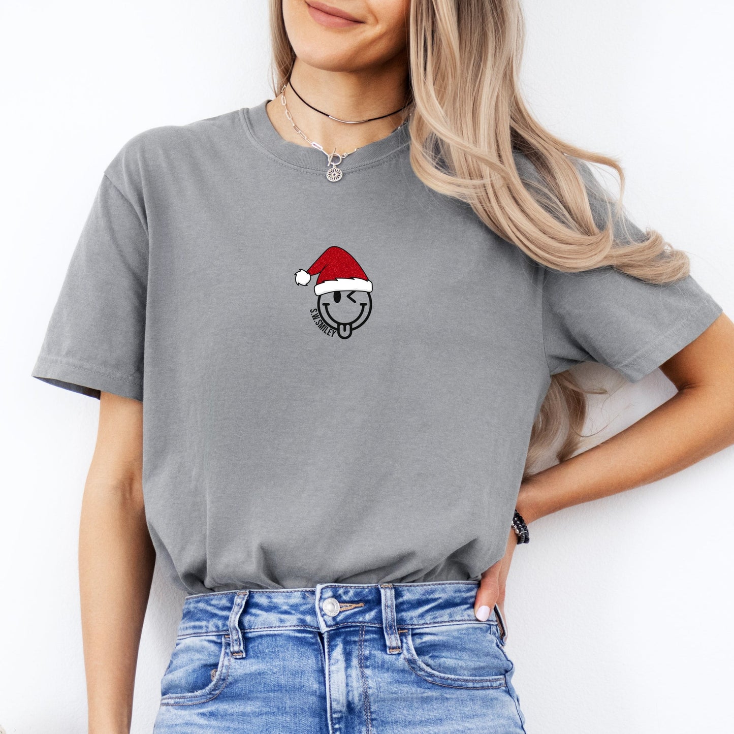 S.W.Smiley Santa Hat Glitter - Women's Garment Dyed Graphic T-Shirt