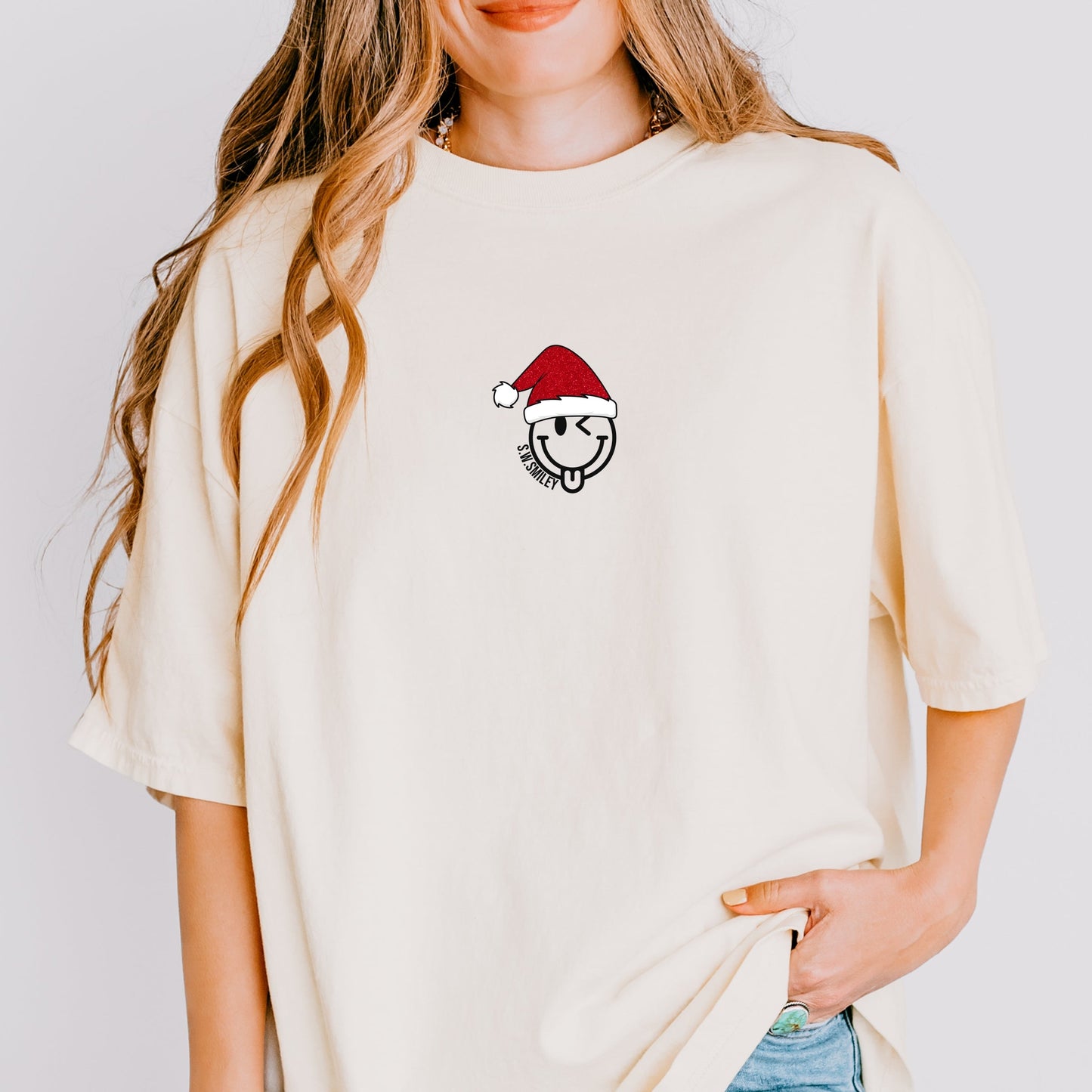 S.W.Smiley Santa Hat Glitter - Women's Garment Dyed Graphic T-Shirt