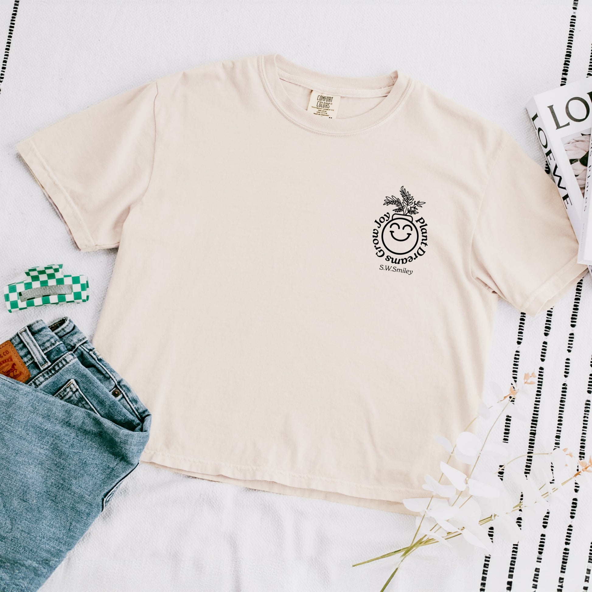 S.W.Smiley Plant Dreams Grow Joy Outline - Women's Boxy Crop Top Graphic T-Shirt