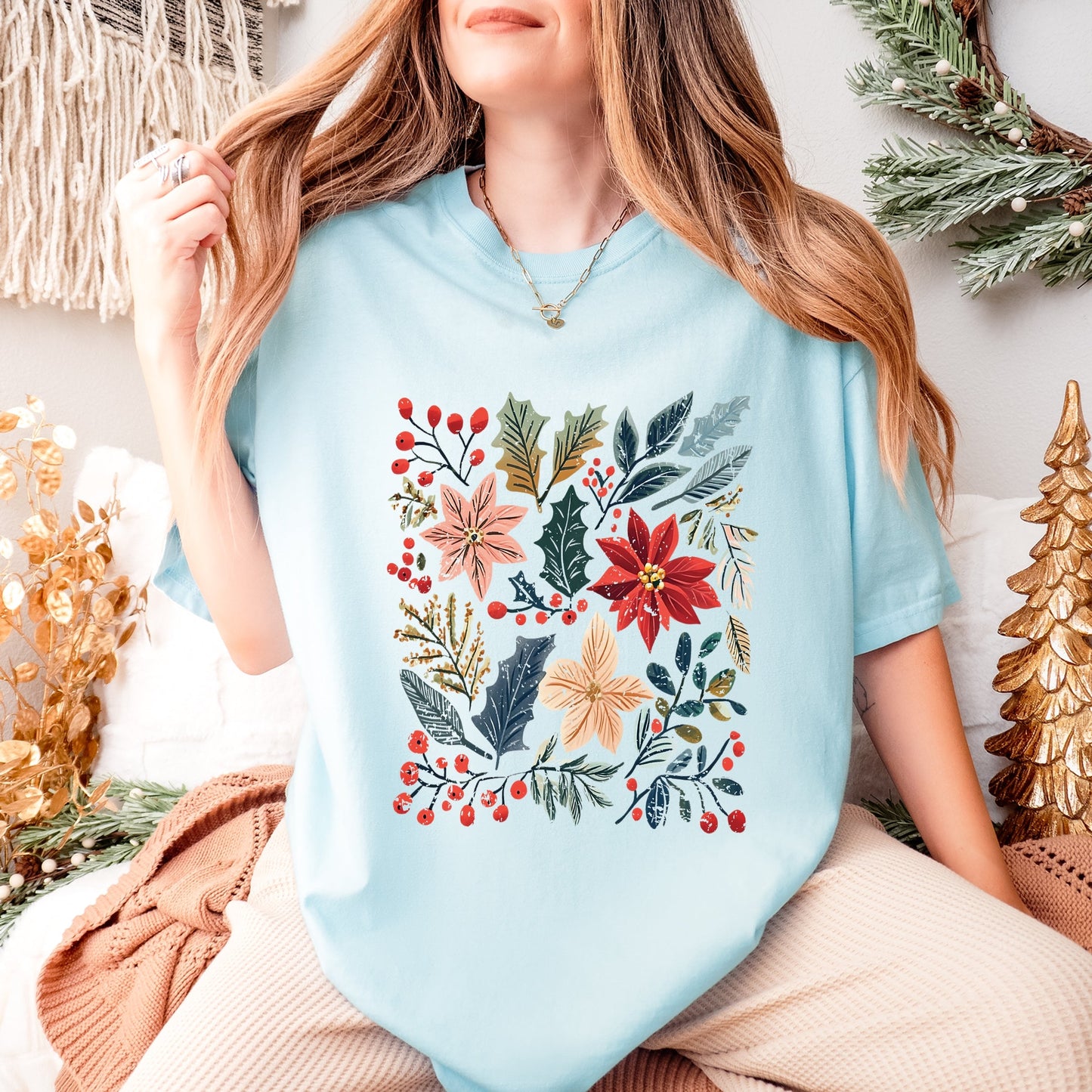Christmas Flowers and Berries Distressed - Women's Garment Dyed Graphic T-Shirt