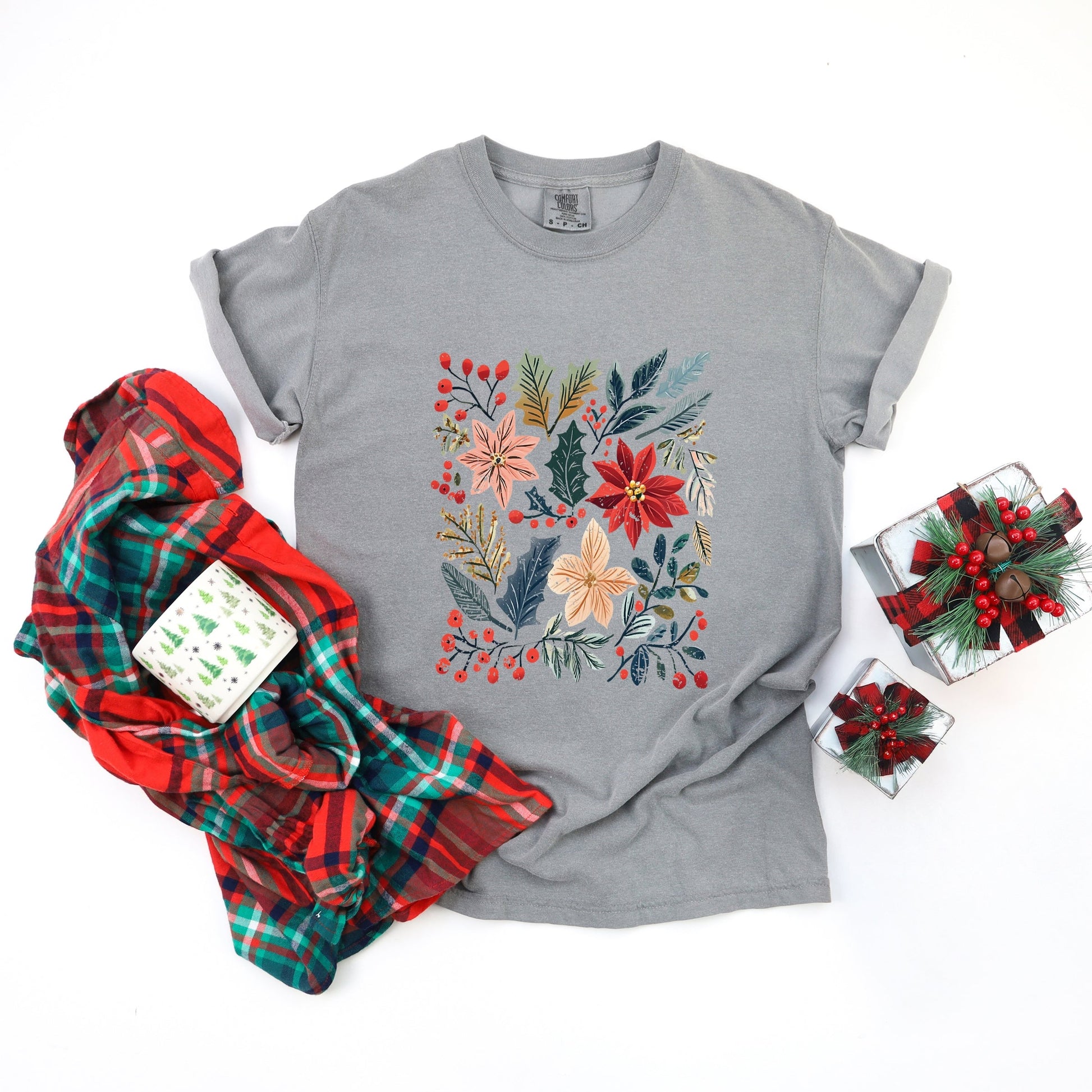 Christmas Flowers and Berries Distressed - Women's Garment Dyed Graphic T-Shirt