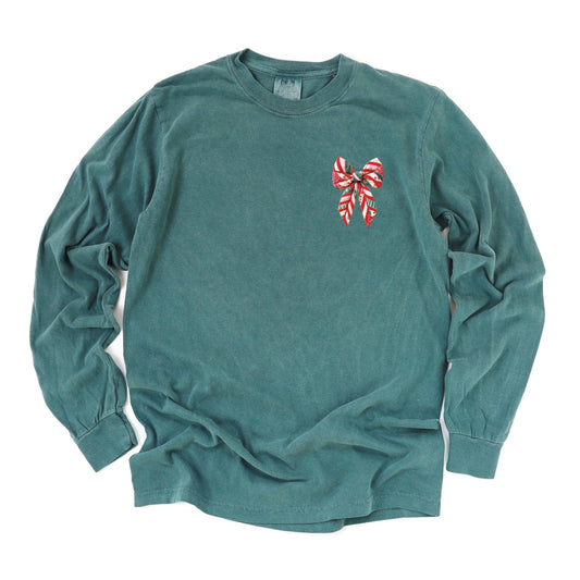 Christmas Bow Quilted Print - Women's Garment Dyed Long Sleeve Graphic T-Shirt