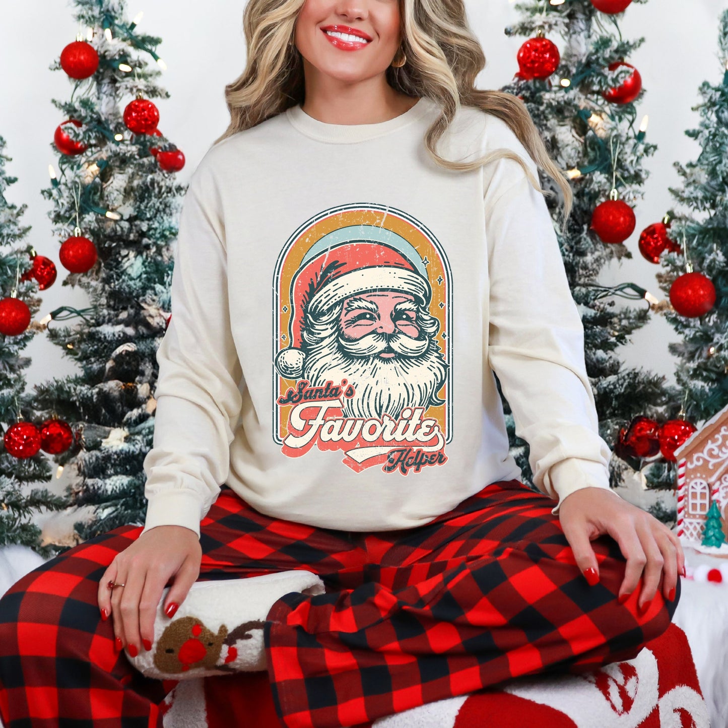 Santa's Favorite Helper Retro - Women's Garment Dyed Long Sleeve Graphic T-Shirt