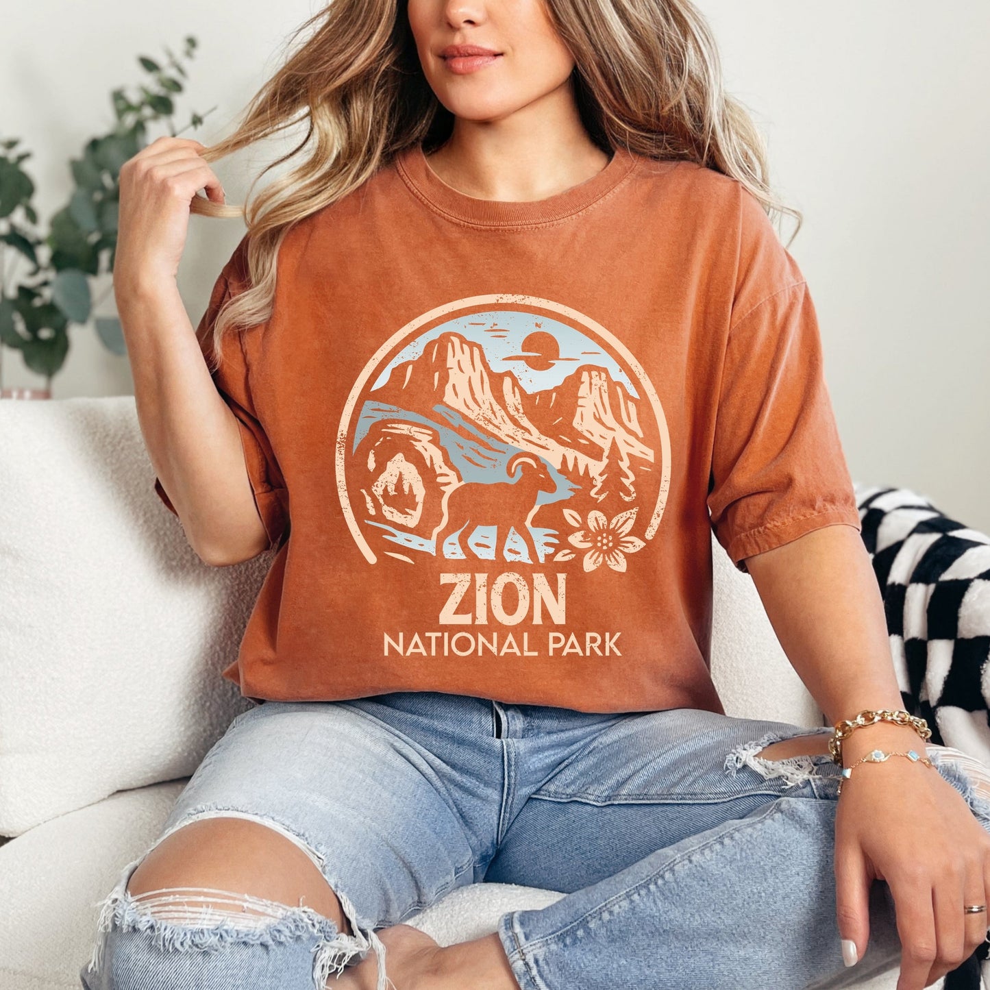 Zion National Park Two-Toned Circle - Women's Garment Dyed Graphic T-Shirt