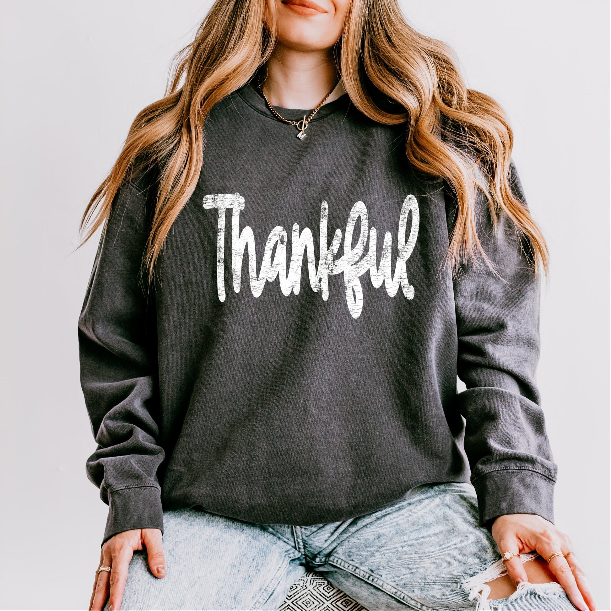 Thankful Cursive Distressed - Women's Lightweight Garment Dyed Sweatshirt