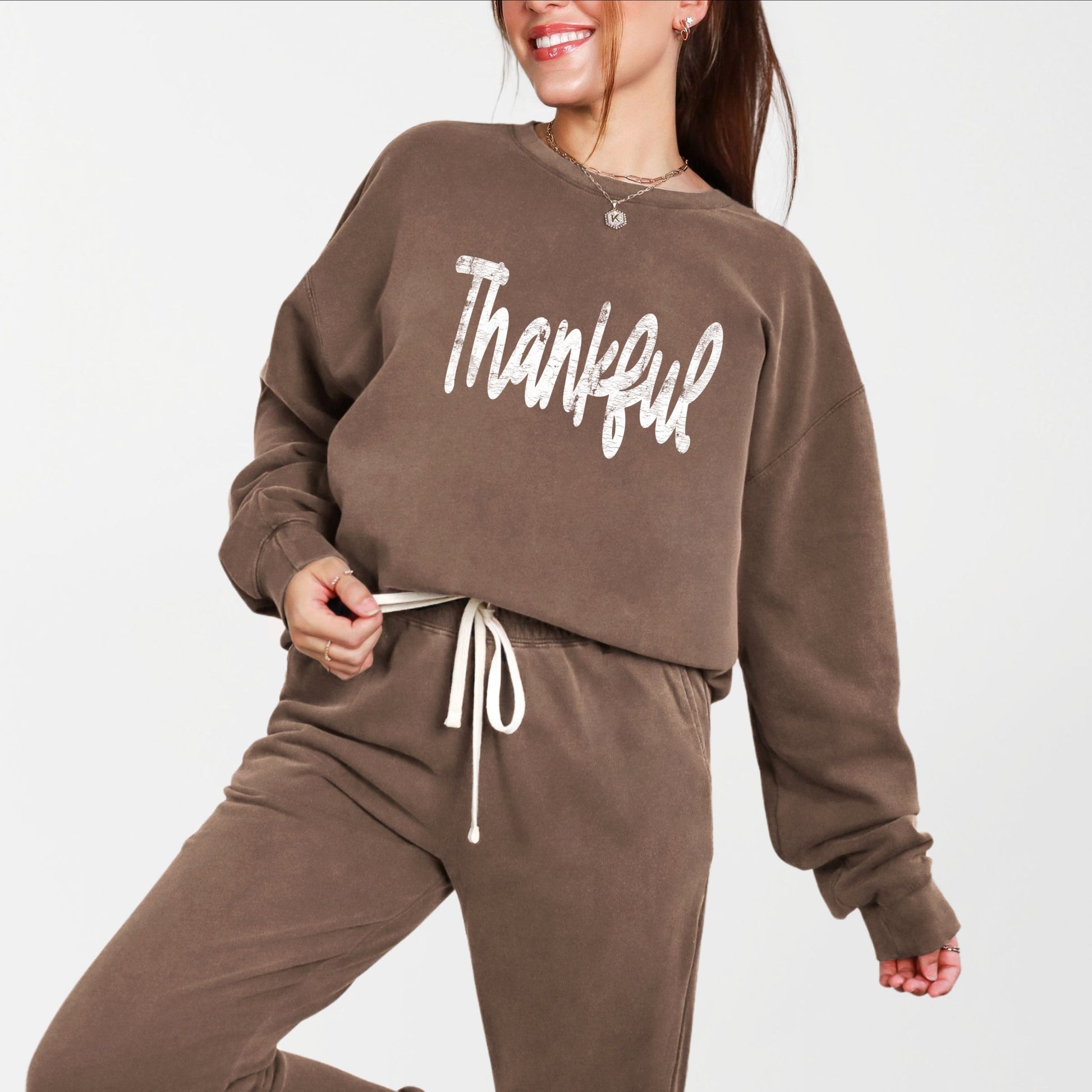 Thankful Cursive Distressed - Women's Lightweight Garment Dyed Sweatshirt