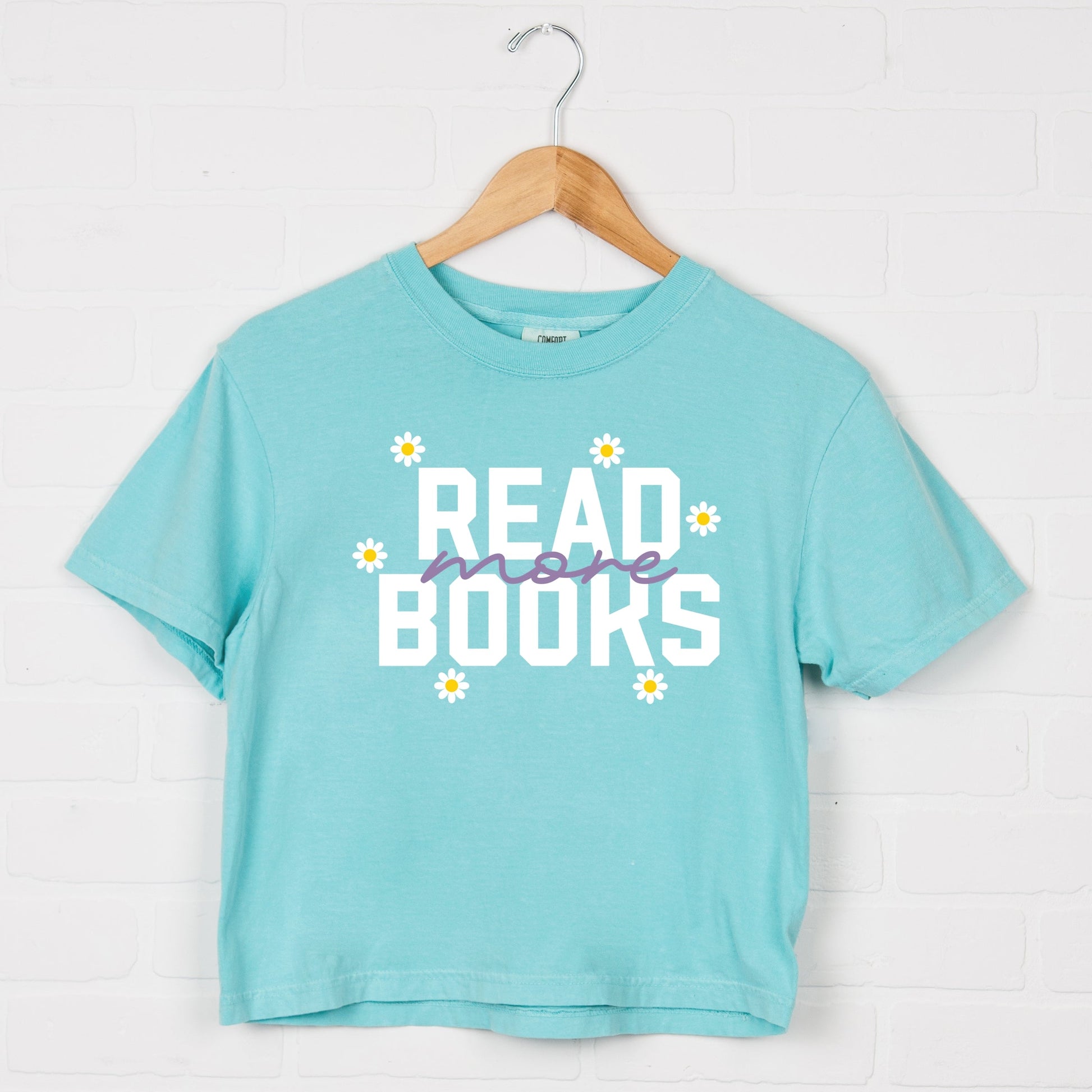 Read More Books Daisies - Women's Boxy Crop Top Graphic T-Shirt