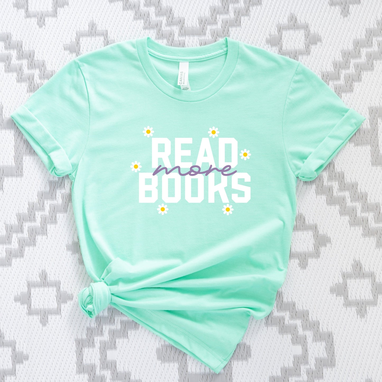 Read More Books Daisies - Women's Short Sleeve Graphic T-Shirt