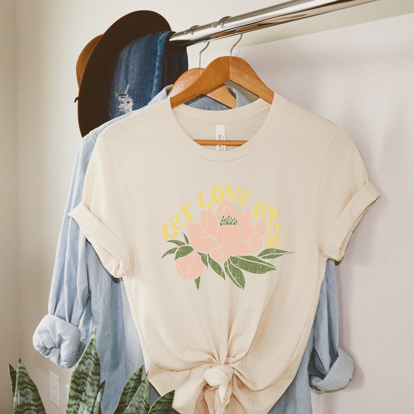 Let Love Grow Flower | Short Sleeve Crew Neck