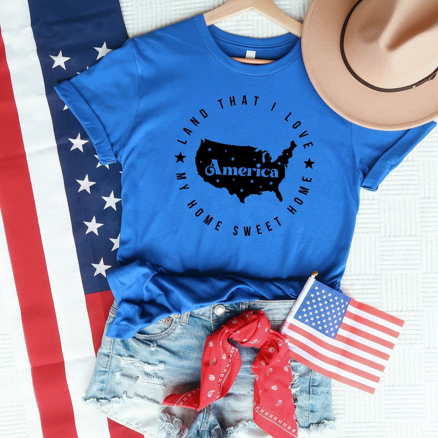 Land That I Love Circle | Short Sleeve Crew Neck