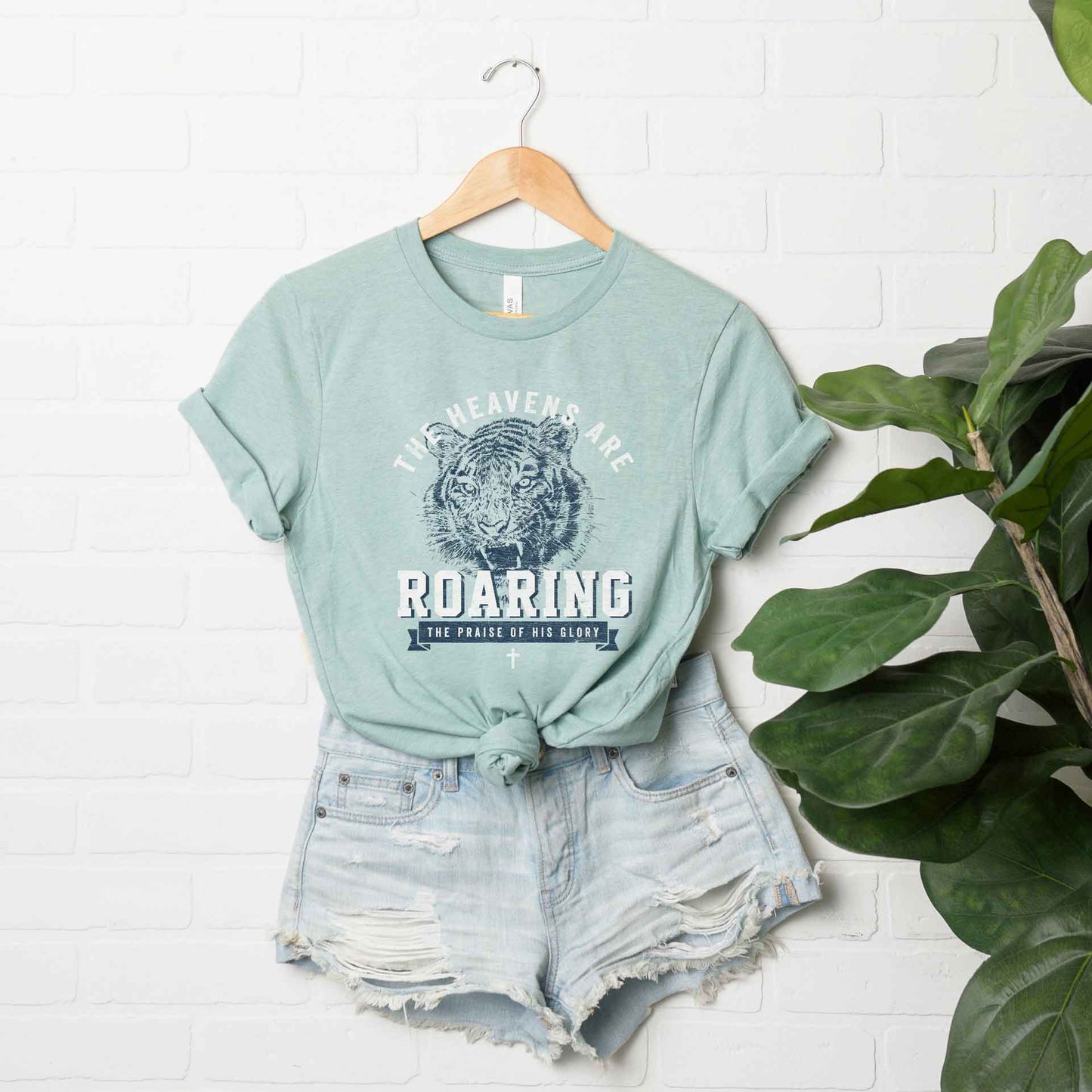 Roaring The Praise of His Glory | Short Sleeve Crew Neck